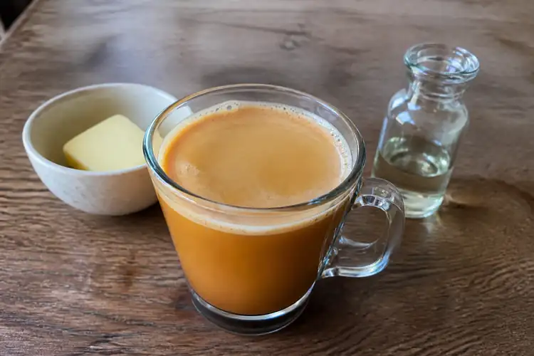 Boter & MCT-olie in Koffie — Bulletproof Basics (38)